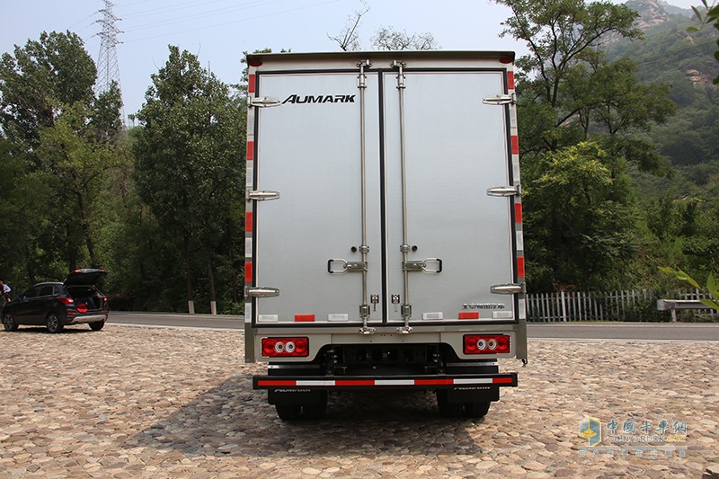 福田歐馬可  S3 143馬力 4X2 國(guó)V廂式載貨車