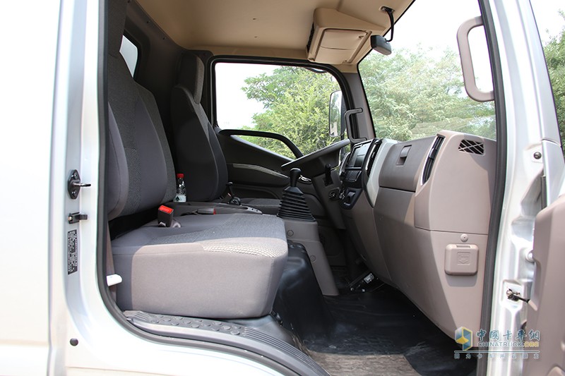 福田歐馬可  S3 143馬力 4X2 國(guó)V廂式載貨車