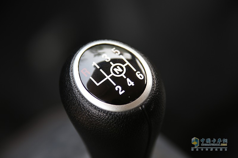 福田歐馬可  S3 143馬力 4X2 國(guó)V廂式載貨車