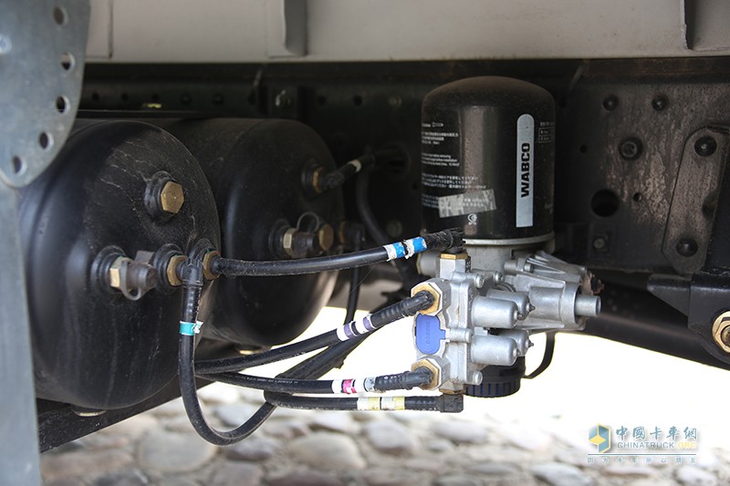 福田歐馬可  S3 143馬力 4X2 國(guó)V廂式載貨車