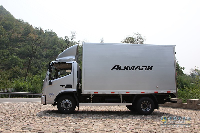 福田歐馬可  S3 143馬力 4X2 國(guó)V廂式載貨車