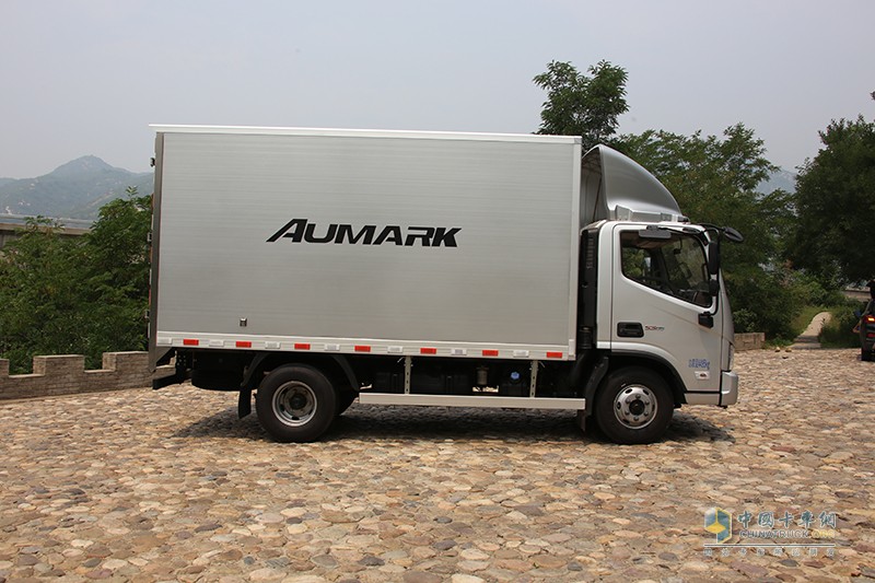 福田歐馬可  S3 143馬力 4X2 國(guó)V廂式載貨車