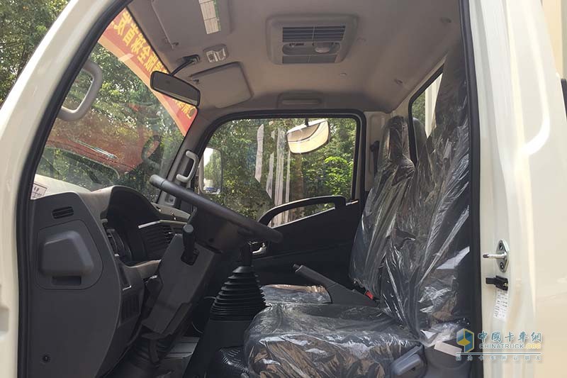 江淮汽車(chē) 駿鈴V3 102馬力 4X2國(guó)V廂式載貨車(chē)(快遞版)