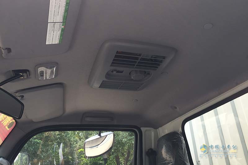 江淮汽車(chē) 駿鈴V3 102馬力 4X2國(guó)V廂式載貨車(chē)(快遞版)