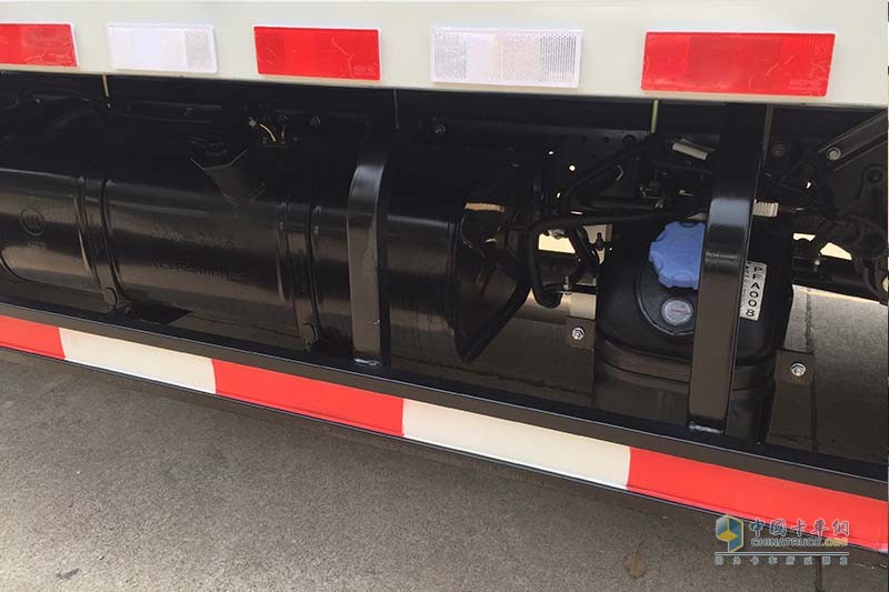 江淮汽車(chē) 駿鈴V3 102馬力 4X2國(guó)V廂式載貨車(chē)(快遞版)