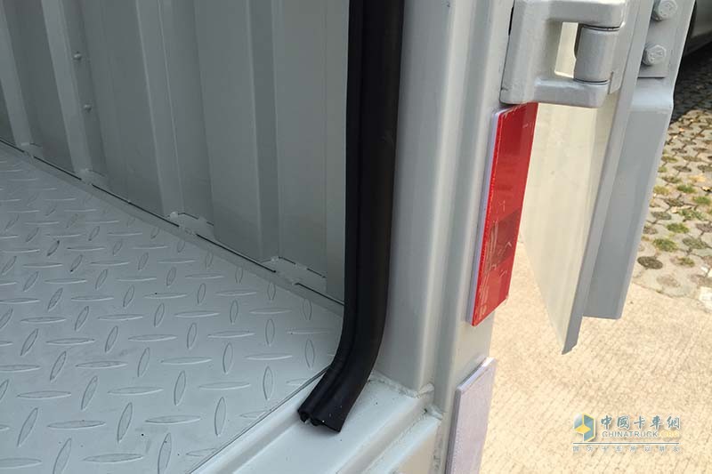 江淮汽車(chē) 駿鈴V3 102馬力 4X2國(guó)V廂式載貨車(chē)(快遞版)