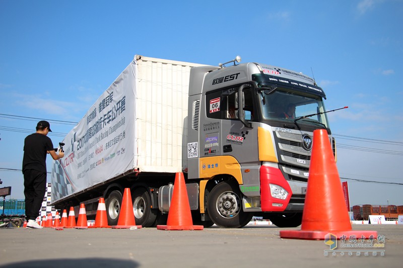 首屆2017中國(guó)高效物流卡車(chē)公開(kāi)賽在滬啟動(dòng)