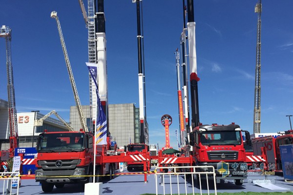 汕德卡與進口車并肩