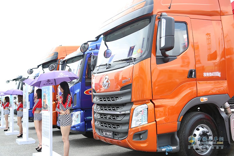 東風(fēng)柳汽乘龍T7、H7卡賽推介會