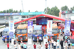 東風(fēng)柳汽乘龍T7、H7卡賽推介會