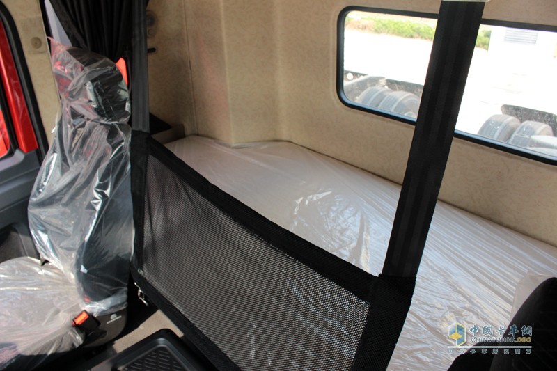 搶攻“物流之都”  德龍X3000 550馬力牽引車斬獲368輛