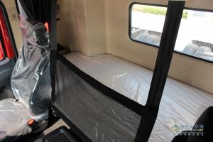 搶攻“物流之都”  德龍X3000 550馬力牽引車斬獲368輛