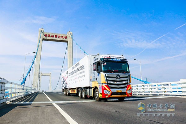 進(jìn)行道路實(shí)況賽的歐曼EST超級(jí)卡車