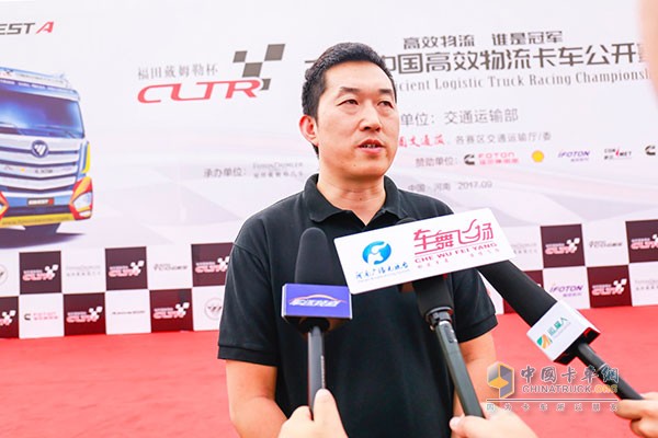 福田戴姆勒汽車營(yíng)銷公司副總經(jīng)理徐向明接受媒體專訪