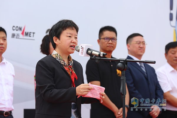 中國交通報(bào)社副社長社韓世佚女士致辭