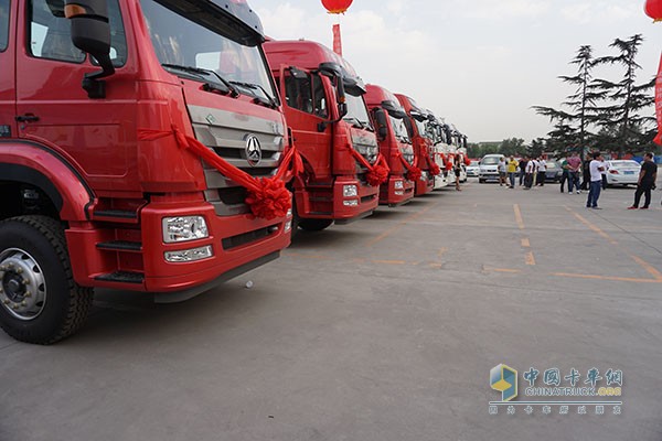 唐山品鑒會現(xiàn)場中國重汽豪瀚、T7H車型