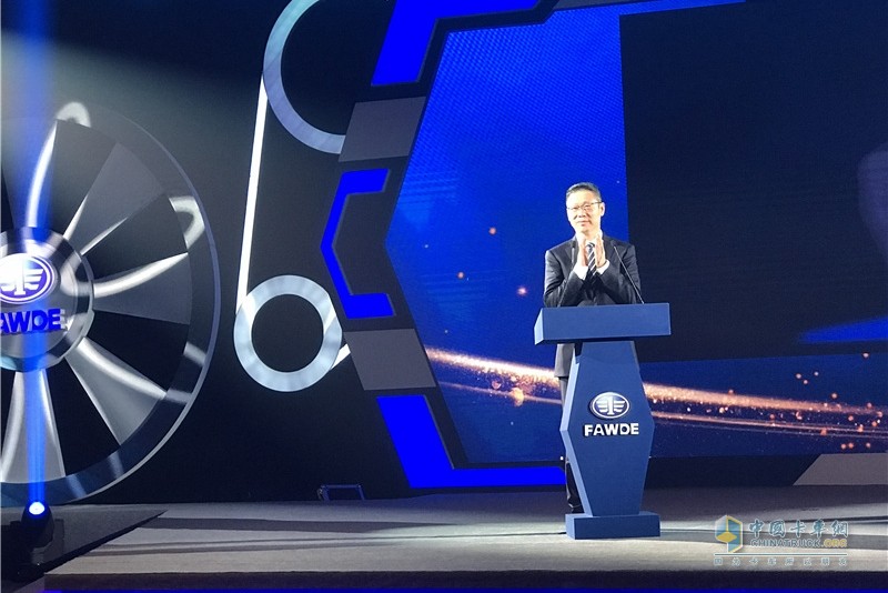 夠澎湃享信賴！被點(diǎn)名的人上臺領(lǐng)獎啦！