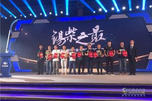 夠澎湃享信賴！被點(diǎn)名的人上臺領(lǐng)獎啦！