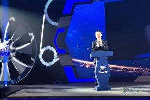 夠澎湃享信賴！被點(diǎn)名的人上臺領(lǐng)獎啦！