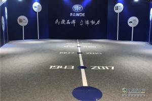 夠澎湃享信賴！被點(diǎn)名的人上臺領(lǐng)獎啦！