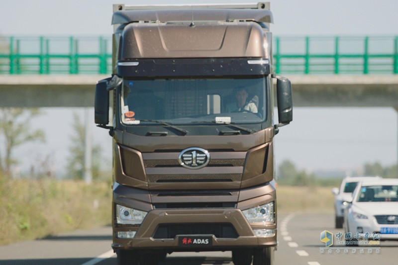 一汽解放智能卡車完成高速公路實(shí)車測(cè)試，駛?cè)胫悄軙r(shí)代