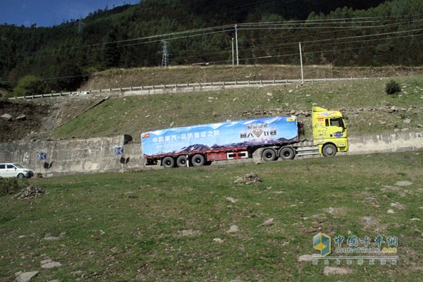 爬坡不是事，小車追不上