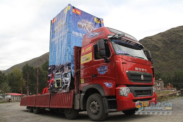 攀巖車，HOWO-T7H 400馬力8X4載貨車