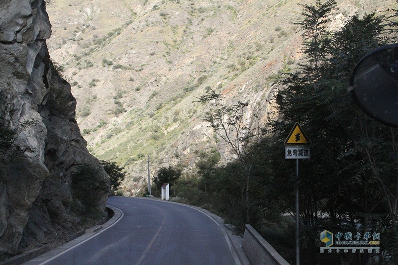 中國重汽藏地探索世界屋脊:跨過新都橋