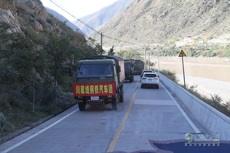 中國重汽藏地探索世界屋脊:跨過新都橋