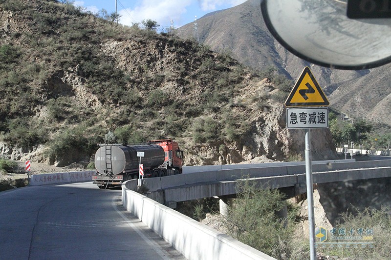 中國重汽藏地探索世界屋脊:跨過新都橋