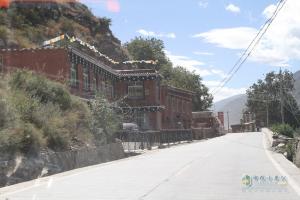 中國重汽藏地探索世界屋脊:跨過新都橋