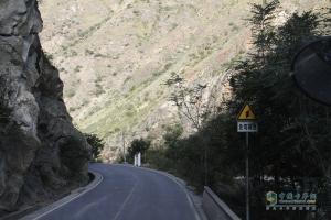 中國重汽藏地探索世界屋脊:跨過新都橋