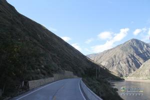 中國重汽藏地探索世界屋脊:跨過新都橋