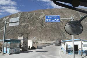 中國重汽藏地探索世界屋脊:跨過新都橋