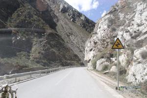 中國重汽藏地探索世界屋脊:跨過新都橋
