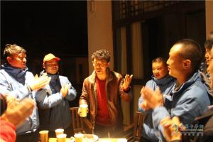 中國重汽藏地探索世界屋脊:行程中的藏族篝火晚會