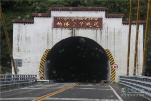 中國重汽藏地探索世界屋脊:左貢開往魯朗
