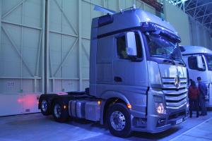 梅賽德斯-奔馳新Actros 2651 LS DNA 6x2公路牽引車 梅賽德斯-奔馳新Actros 2651 LS DNA 6x2公路牽引車