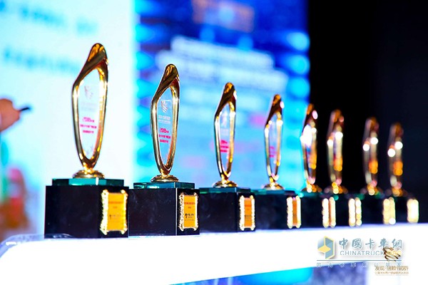 發(fā)現信賴活動頒獎獎杯