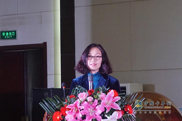 陜汽重卡銷(xiāo)售公司副總經(jīng)理曹英