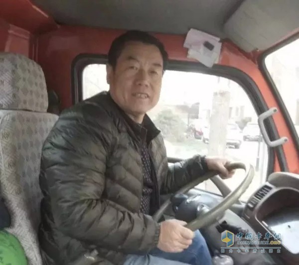 中國(guó)雷鋒卡車司機(jī)趙宗巖