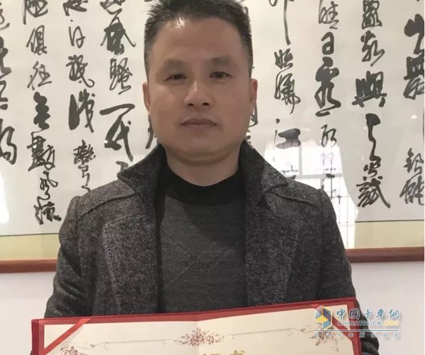 中國(guó)雷鋒卡車司機(jī)胡革峰