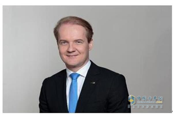 安德列亞斯·?？讼壬蝗蚊鼮樯岣ダ占瘓F(tuán)董事會(huì)成員