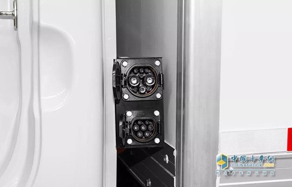 江淮汽車(chē)i系列產(chǎn)品配備了快慢兩種充電接口