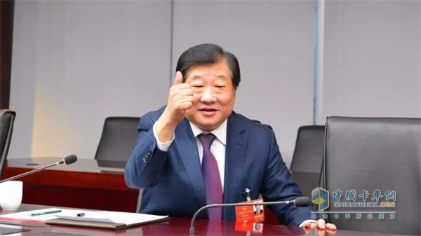 全國(guó)人大代表，山東重工集團(tuán)有限公司黨委書記、董事長(zhǎng)，濰柴集團(tuán)董事長(zhǎng)譚旭光