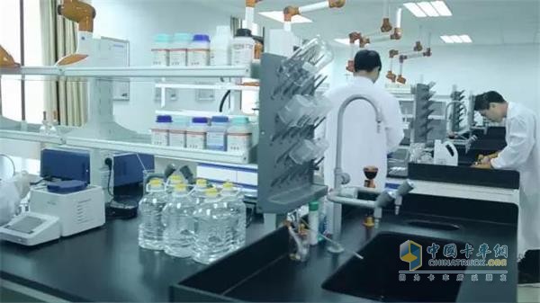 每一桶產(chǎn)品都要經(jīng)過(guò)嚴(yán)格審核