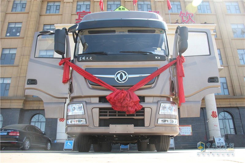 樹標桿 東風天龍旗艦ISZ520?；愤\輸車行唐交付