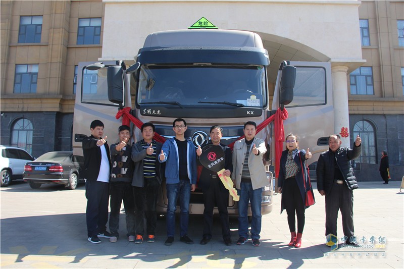 樹標桿 東風天龍旗艦ISZ520?；愤\輸車行唐交付