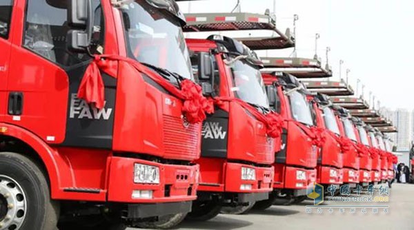 一汽解放中置軸轎運(yùn)車(chē)