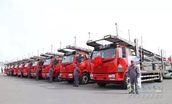 一汽解放中置軸轎運(yùn)車(chē)